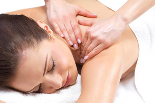 Tratamento de Massagem Clássica oferecido pela Lenitiva -  - A Lenitiva tem como objetivo promover bem estar e saúde através da prestação de serviços de massagens para empresas e eventos, de forma avulsa ou contratos, se adaptando conforme necessidades exigidas da contratante.
